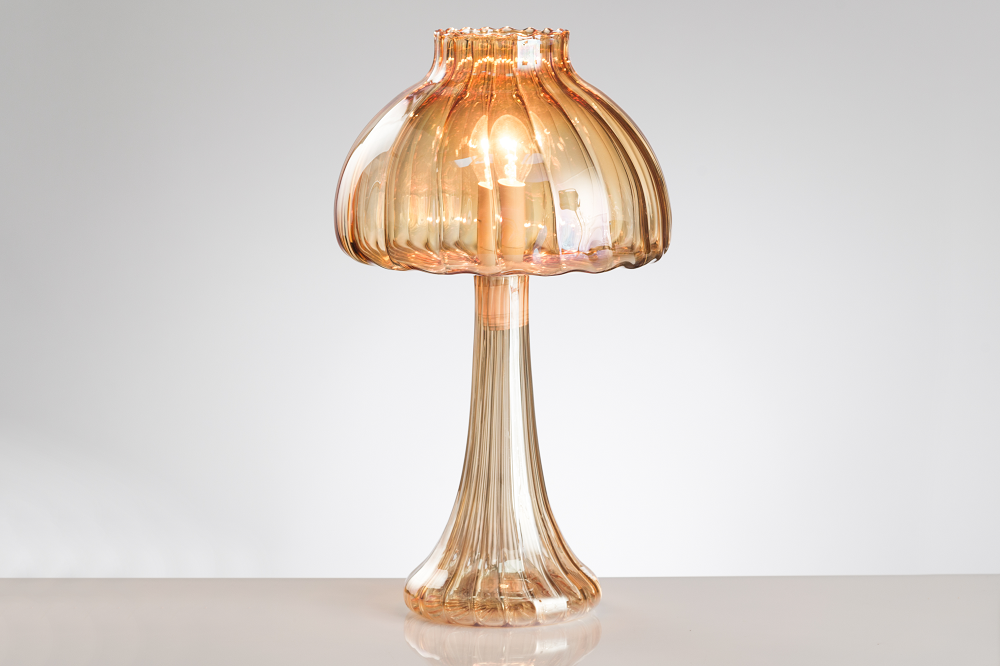 The process of creating a glass lamp