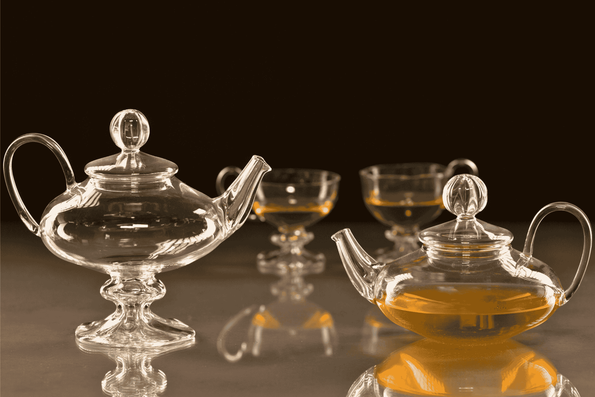Celeste Collection – hand-blown borosilicate glass tea and coffee service with optic details and pedestal base, crafted in Bucharest by Gabriela Seres.